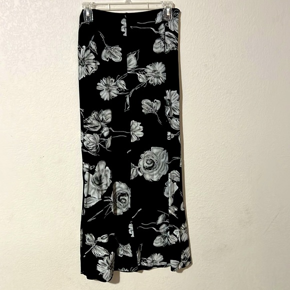Long black floral skirt with side slit by Esse - L - Picture 3 of 3